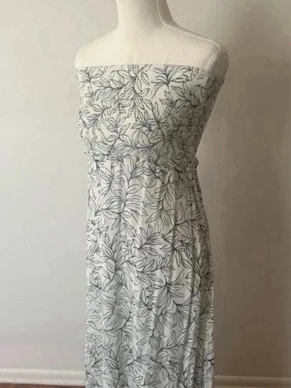 Forever 21 White Summer Strapless Maxi Dress w/ Black Leaf Print, women’s small